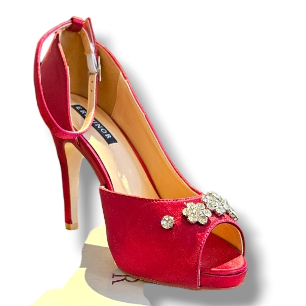 Open-Toe Burgundy Heels. Size 7 - Picture 5 of 14